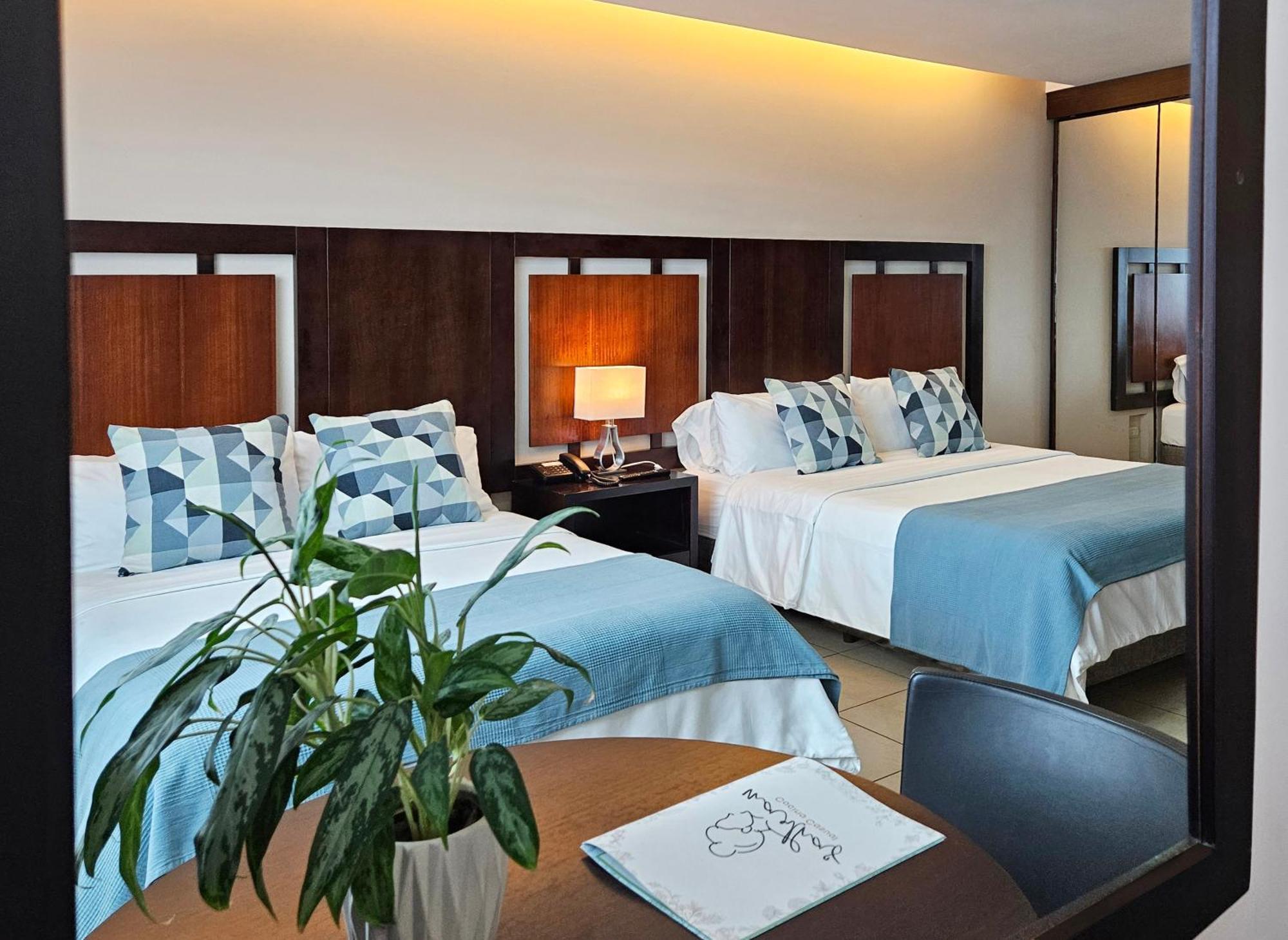 Hotel Perla Spondylus Manta Buitenkant foto