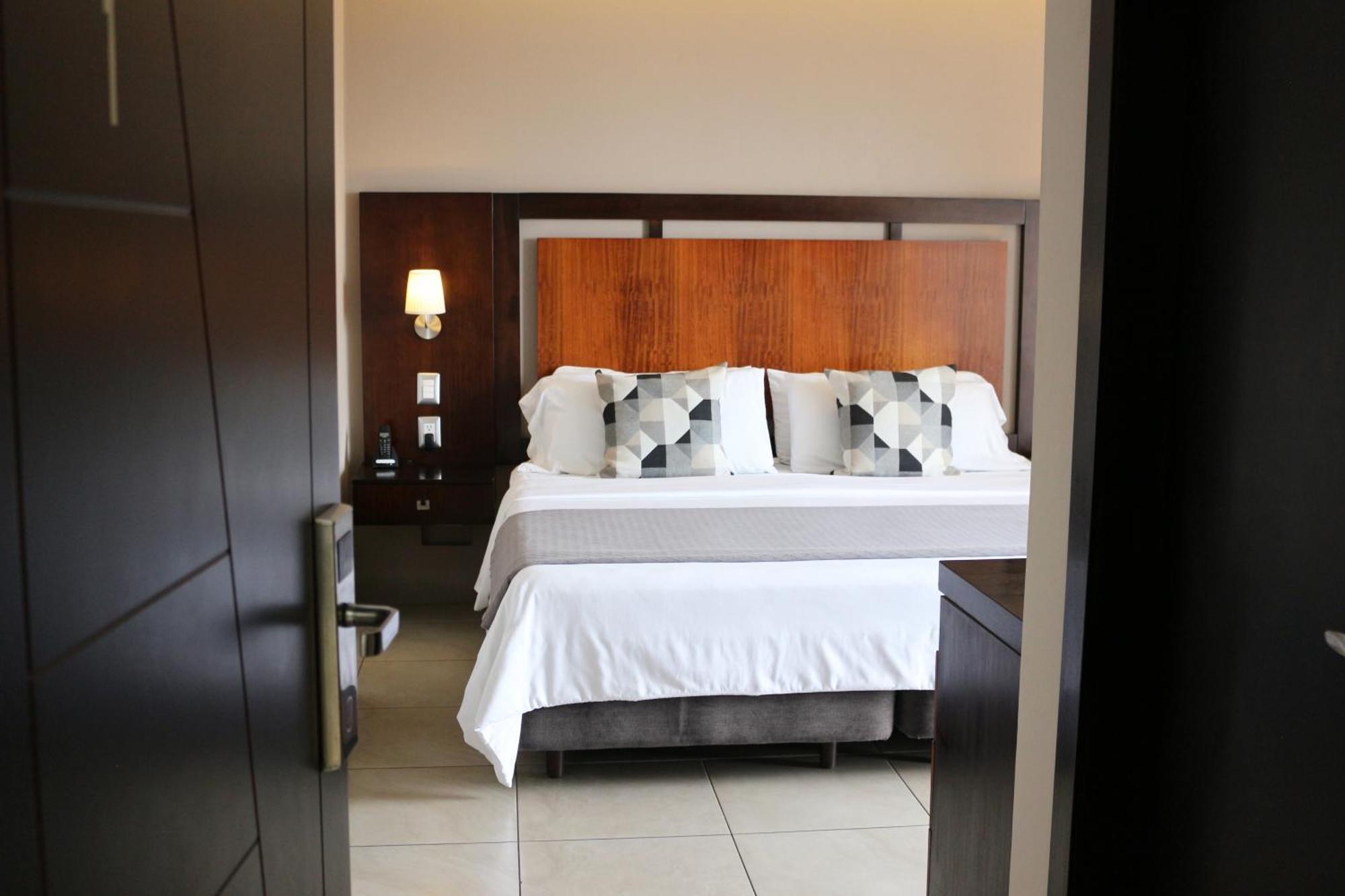 Hotel Perla Spondylus Manta Buitenkant foto
