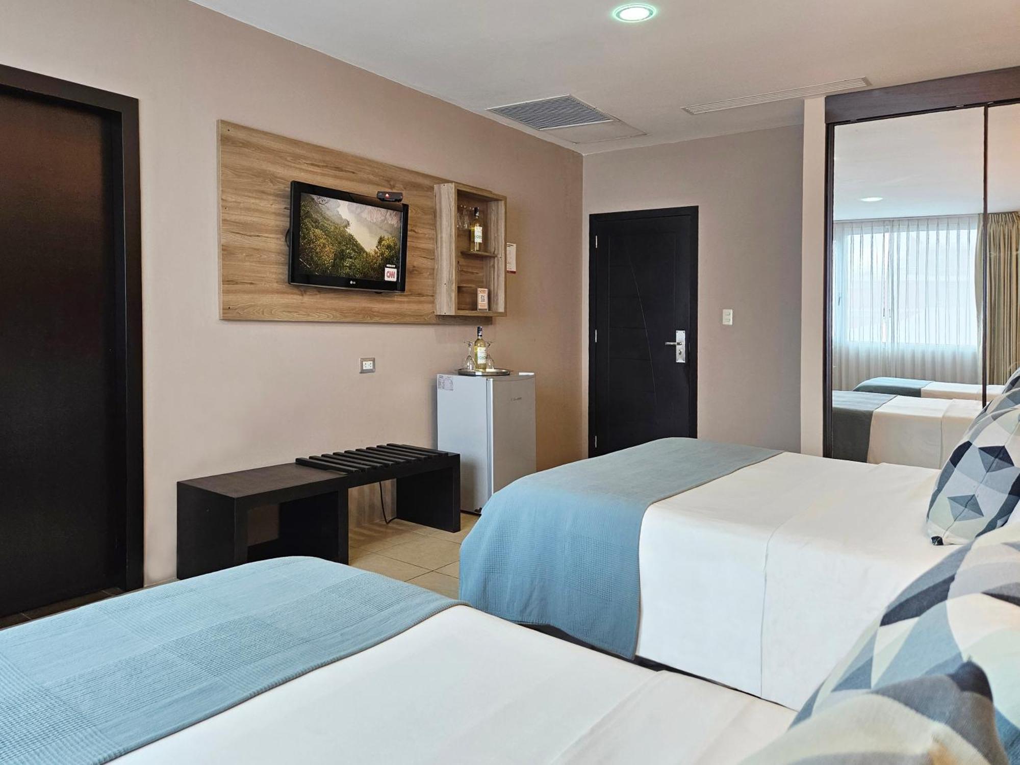 Hotel Perla Spondylus Manta Buitenkant foto