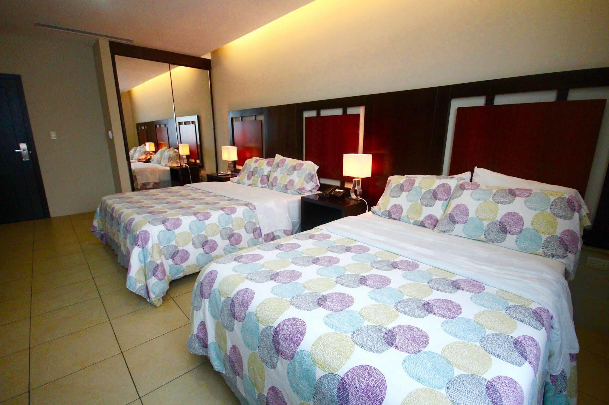 Hotel Perla Spondylus Manta Buitenkant foto