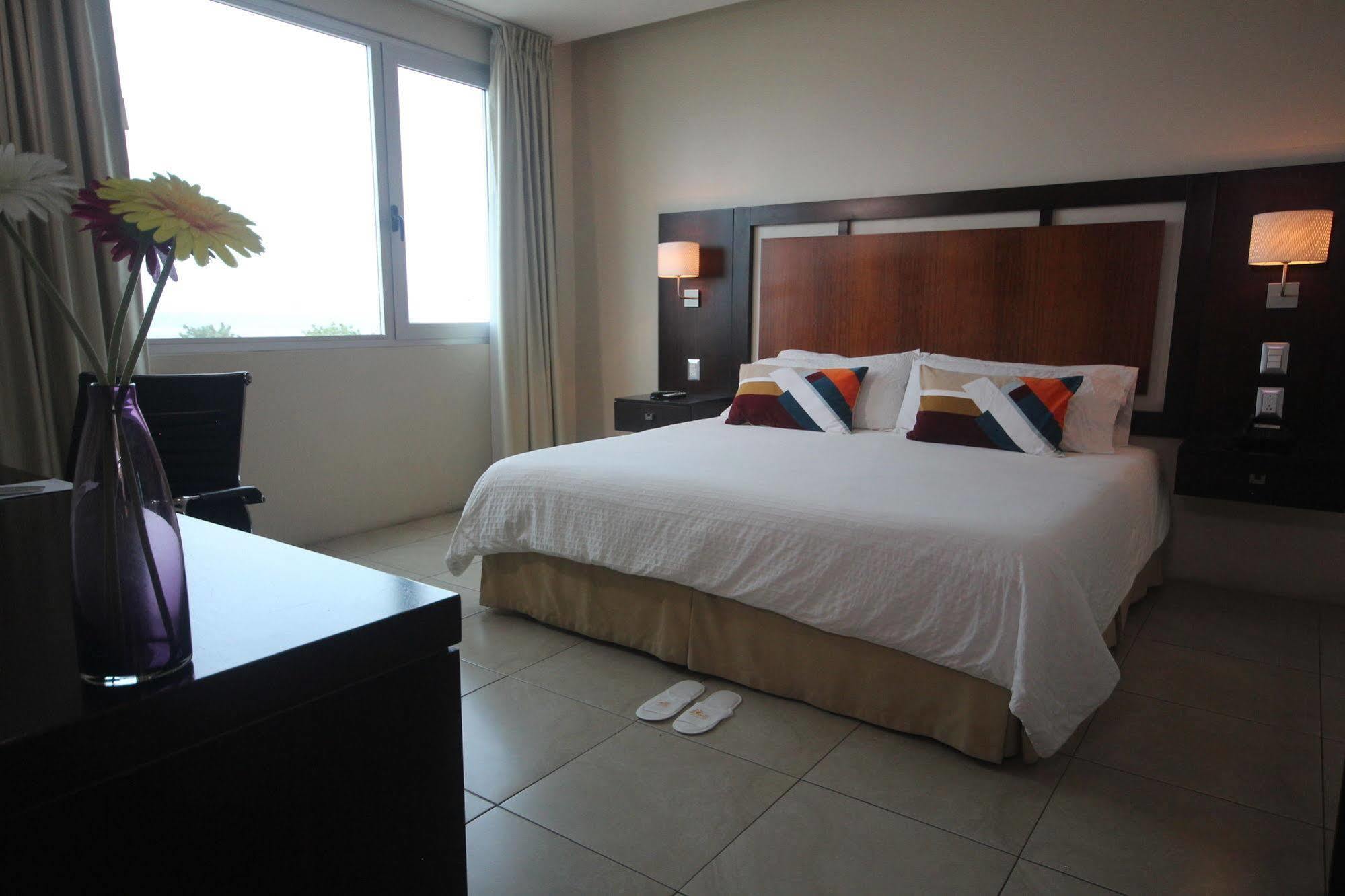 Hotel Perla Spondylus Manta Buitenkant foto